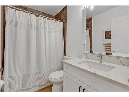 4216 Chippewa Road Nw, Calgary, AB - Indoor Photo Showing Bathroom