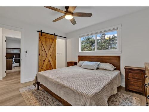 4216 Chippewa Road Nw, Calgary, AB - Indoor Photo Showing Bedroom