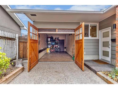 4216 Chippewa Road Nw, Calgary, AB - Outdoor With Exterior