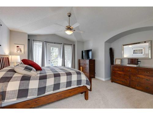 2808 30 Street Sw, Calgary, AB - Indoor Photo Showing Bedroom