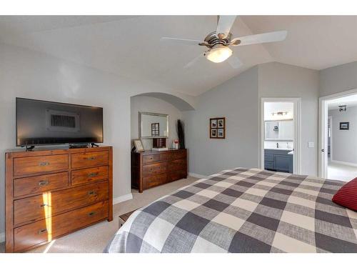 2808 30 Street Sw, Calgary, AB - Indoor Photo Showing Bedroom