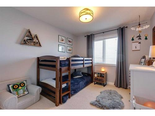 2808 30 Street Sw, Calgary, AB - Indoor Photo Showing Bedroom