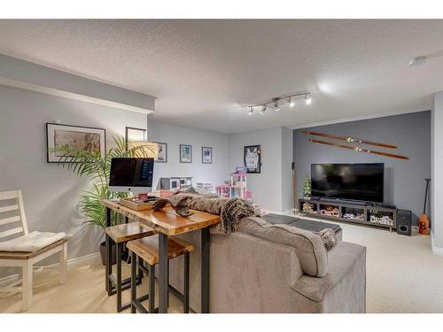 2808 30 Street Sw, Calgary, AB - Indoor Photo Showing Living Room