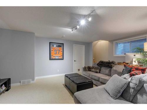 2808 30 Street Sw, Calgary, AB - Indoor Photo Showing Living Room