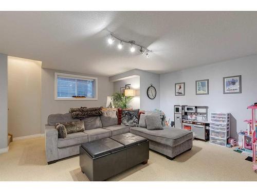 2808 30 Street Sw, Calgary, AB - Indoor Photo Showing Living Room