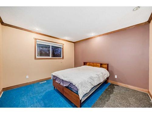 421 1 Avenue Se, Airdrie, AB - Indoor Photo Showing Bedroom