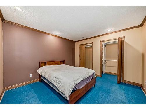 421 1 Avenue Se, Airdrie, AB - Indoor Photo Showing Bedroom