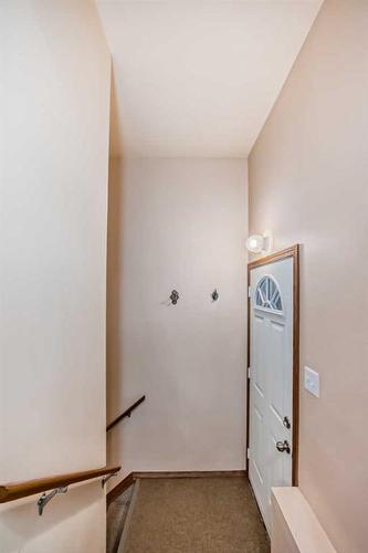 421 1 Avenue Se, Airdrie, AB - Indoor Photo Showing Other Room