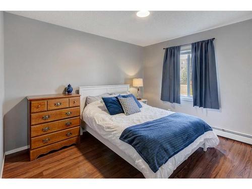 8105-304 Mackenzie Way Sw, Airdrie, AB - Indoor Photo Showing Bedroom