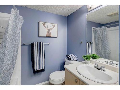 8105-304 Mackenzie Way Sw, Airdrie, AB - Indoor Photo Showing Bathroom