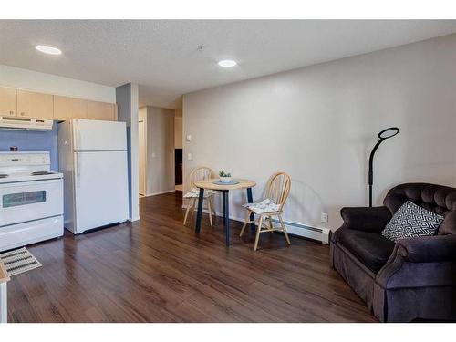 8105-304 Mackenzie Way Sw, Airdrie, AB - Indoor Photo Showing Kitchen