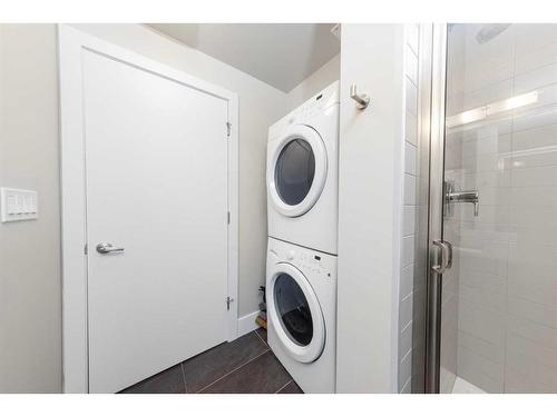 314-1087 2 Avenue Nw, Calgary, AB - Indoor Photo Showing Laundry Room