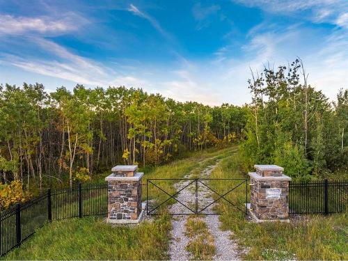 242253 Westbluff Road, Rural Rocky View County, AB 