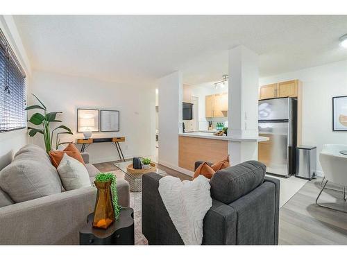 103-620 15 Avenue Sw, Calgary, AB - Indoor Photo Showing Living Room