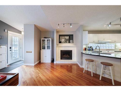 3007 29 Street Sw, Calgary, AB - Indoor With Fireplace