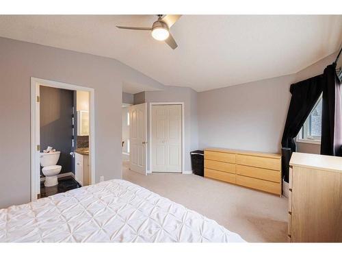 3007 29 Street Sw, Calgary, AB - Indoor Photo Showing Bedroom