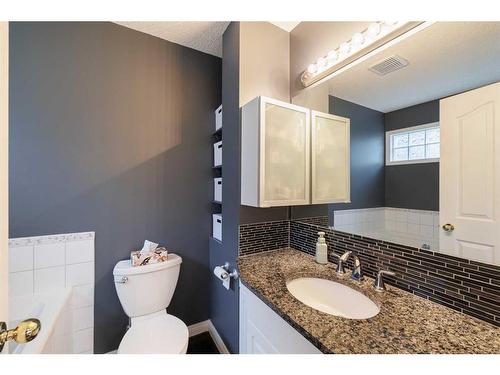 3007 29 Street Sw, Calgary, AB - Indoor Photo Showing Bathroom