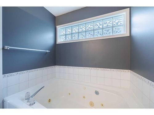 3007 29 Street Sw, Calgary, AB - Indoor Photo Showing Bathroom