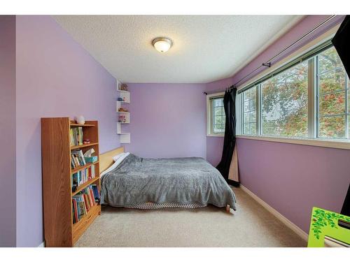 3007 29 Street Sw, Calgary, AB - Indoor Photo Showing Bedroom