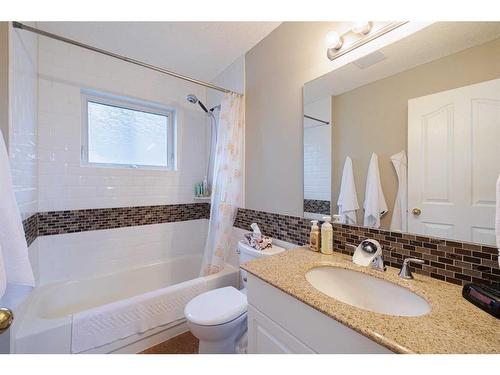 3007 29 Street Sw, Calgary, AB - Indoor Photo Showing Bathroom