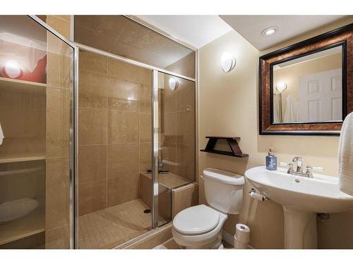 3007 29 Street Sw, Calgary, AB - Indoor Photo Showing Bathroom