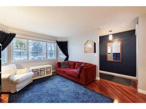 3007 29 Street Sw, Calgary, AB - Indoor Photo Showing Living Room