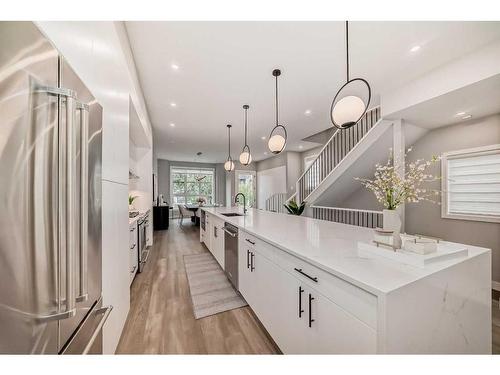 3535 7 Avenue Sw, Calgary, AB - Indoor Photo Showing Kitchen With Upgraded Kitchen