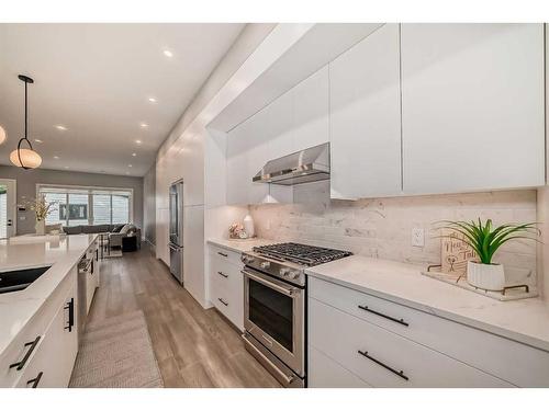 3535 7 Avenue Sw, Calgary, AB - Indoor Photo Showing Kitchen With Stainless Steel Kitchen With Upgraded Kitchen