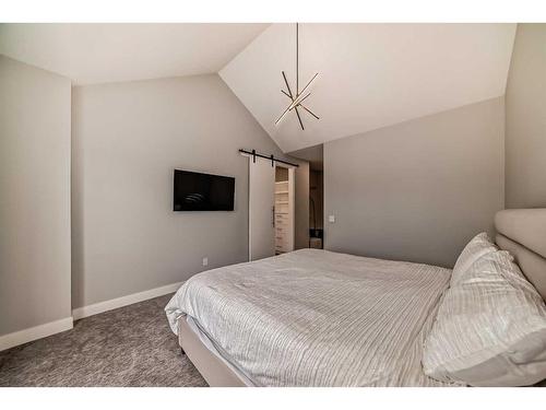 3535 7 Avenue Sw, Calgary, AB - Indoor Photo Showing Bedroom