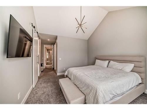 3535 7 Avenue Sw, Calgary, AB - Indoor Photo Showing Bedroom