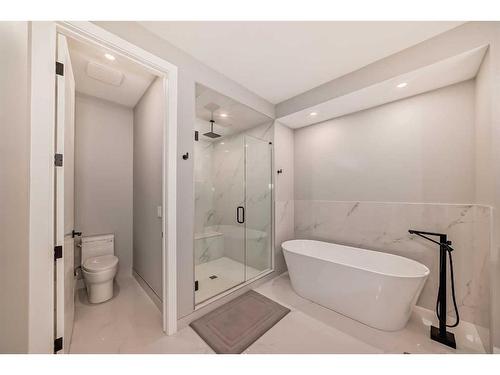 3535 7 Avenue Sw, Calgary, AB - Indoor Photo Showing Bathroom