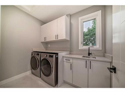 3535 7 Avenue Sw, Calgary, AB - Indoor Photo Showing Laundry Room