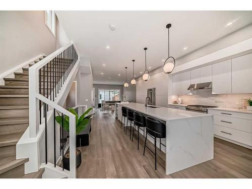 3535 7 Avenue Sw, Calgary, AB - Indoor Photo Showing Kitchen With Upgraded Kitchen