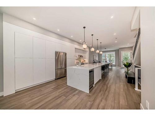 3535 7 Avenue Sw, Calgary, AB - Indoor Photo Showing Kitchen With Upgraded Kitchen