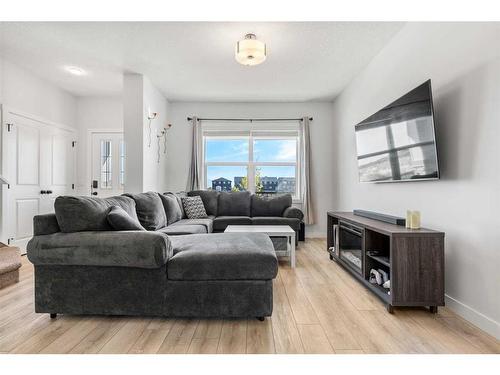 31 Legacy Glen Rise Se, Calgary, AB - Indoor Photo Showing Living Room