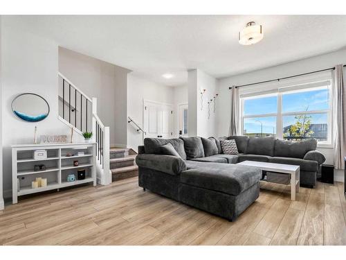 31 Legacy Glen Rise Se, Calgary, AB - Indoor Photo Showing Living Room