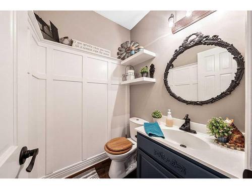 701 9 Street Se, High River, AB - Indoor Photo Showing Bathroom