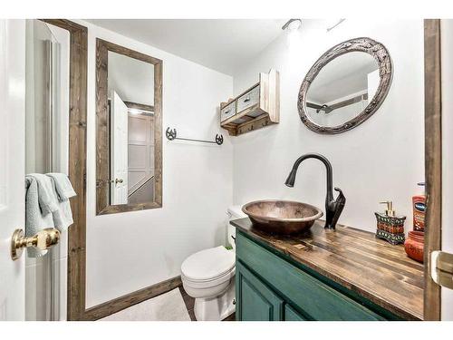 701 9 Street Se, High River, AB - Indoor Photo Showing Bathroom