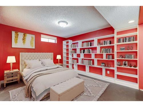 109 Alder Crescent Se, Airdrie, AB - Indoor Photo Showing Bedroom