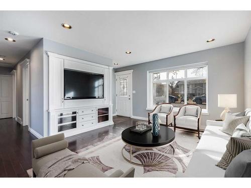 109 Alder Crescent Se, Airdrie, AB - Indoor Photo Showing Living Room