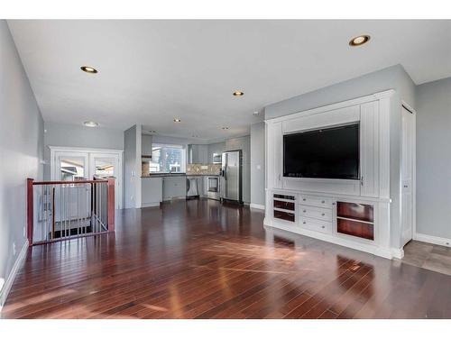 109 Alder Crescent Se, Airdrie, AB - Indoor Photo Showing Living Room