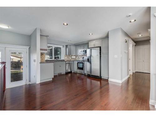 109 Alder Crescent Se, Airdrie, AB - Indoor Photo Showing Kitchen