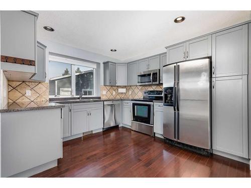 109 Alder Crescent Se, Airdrie, AB - Indoor Photo Showing Kitchen With Upgraded Kitchen