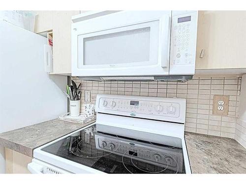 306-3000 Citadel Meadow Point Nw, Calgary, AB - Indoor Photo Showing Kitchen