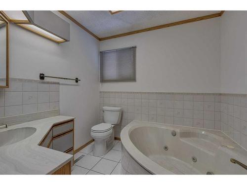 106 Huntham Place Ne, Calgary, AB - Indoor Photo Showing Bathroom