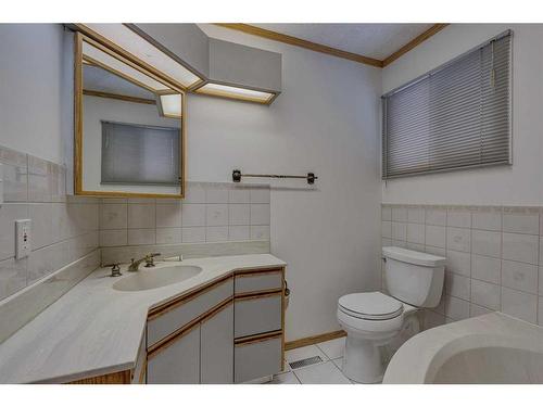 106 Huntham Place Ne, Calgary, AB - Indoor Photo Showing Bathroom