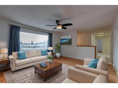 106 Huntham Place Ne, Calgary, AB - Indoor Photo Showing Living Room