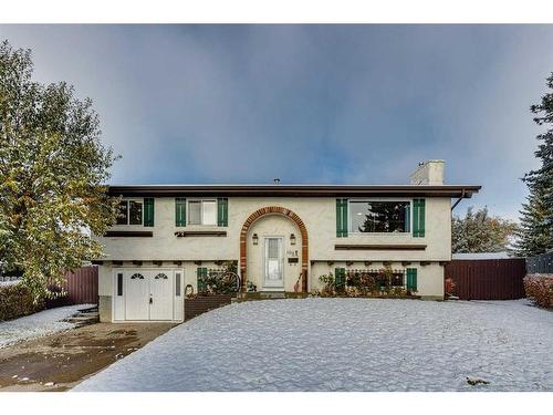 106 Huntham Place Ne, Calgary, AB - Outdoor