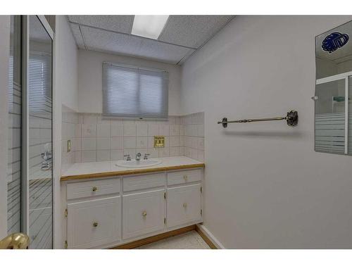 106 Huntham Place Ne, Calgary, AB - Indoor Photo Showing Bathroom