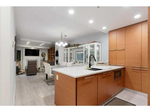 231-222 Riverfront Avenue Sw, Calgary, AB - Indoor Photo Showing Kitchen